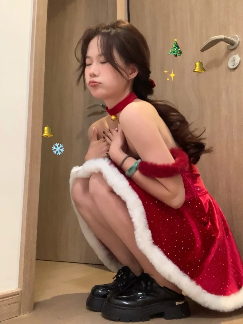 *.♱︎??.°. ꙳..◍不露腿的居家圣诞照自拍版