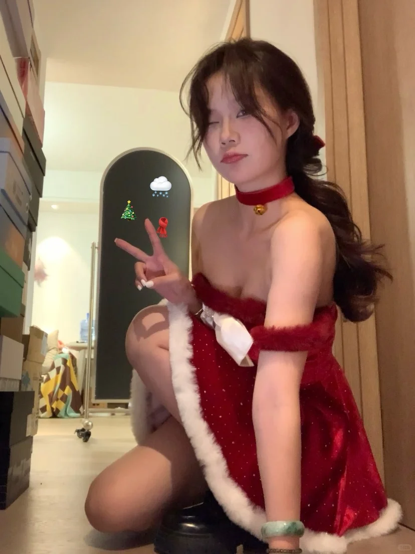 *.♱︎??.°. ꙳..◍不露腿的居家圣诞照自拍版