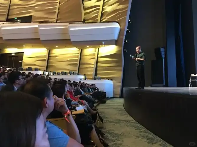 参与顶级比特币展会（如Bitcoin Conference