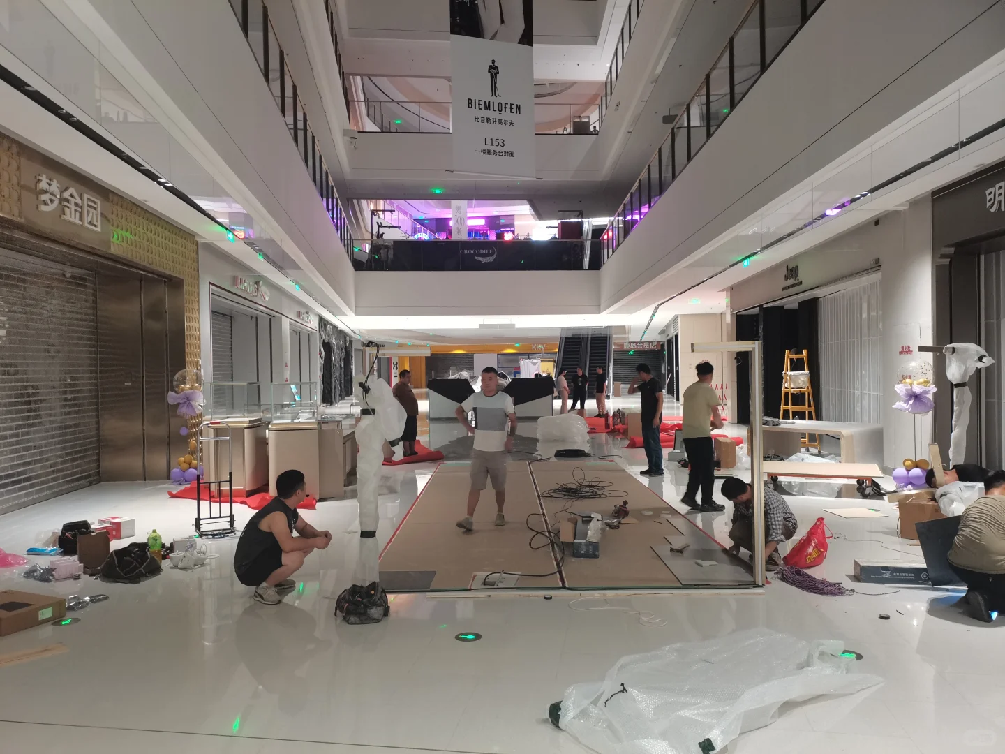 亲历中国黄金店铺搭建，细节控狠狠满足！