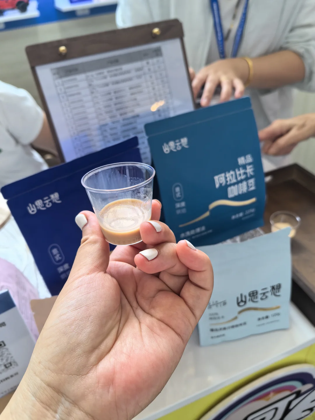 上海各地美食展销会试吃