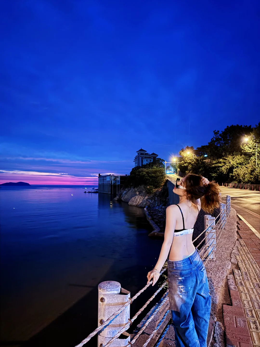 在海边?CK➕牛仔裤穿搭｜舒服松弛又出片?