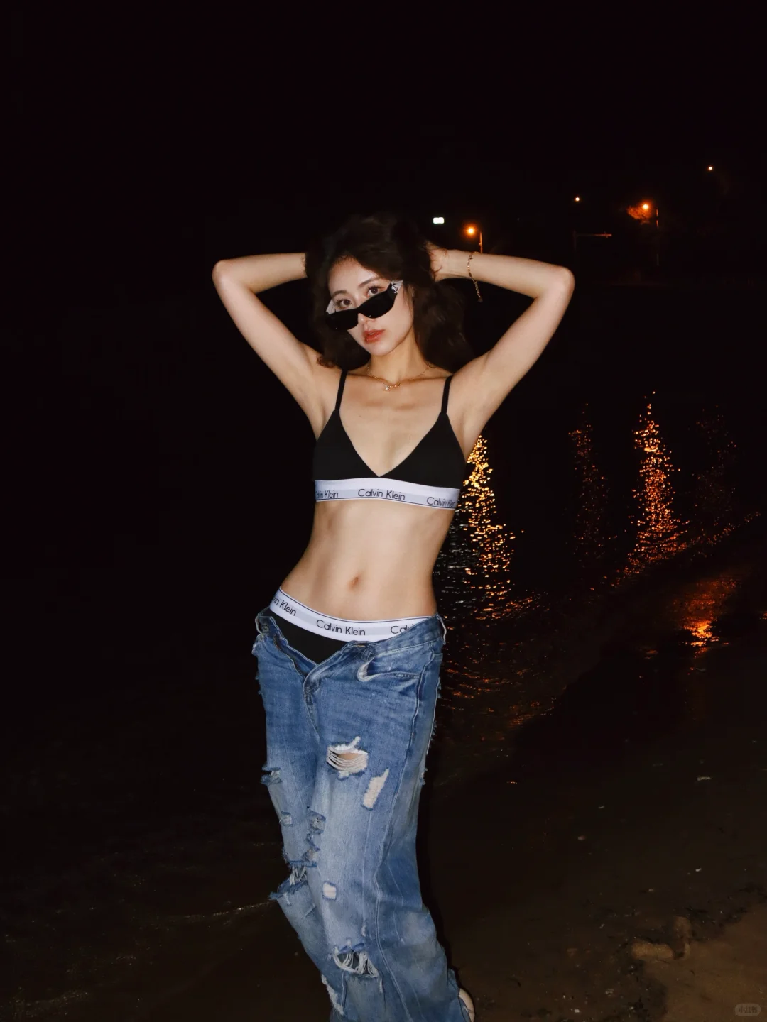 在海边?CK➕牛仔裤穿搭｜舒服松弛又出片?