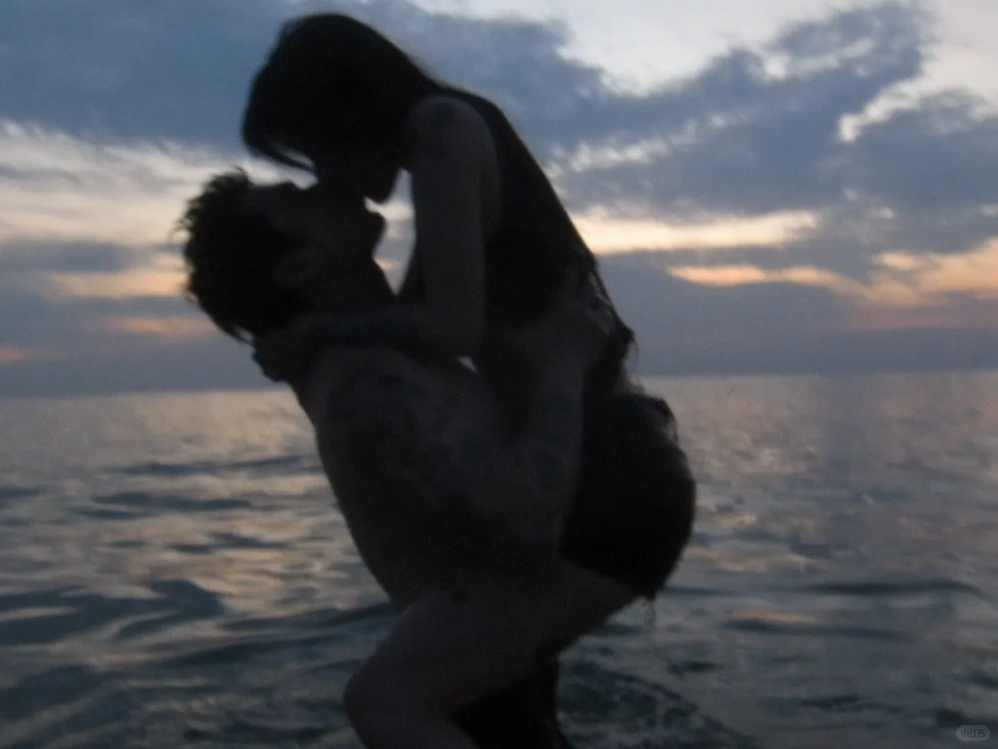 我们深入海里 打捞夏天