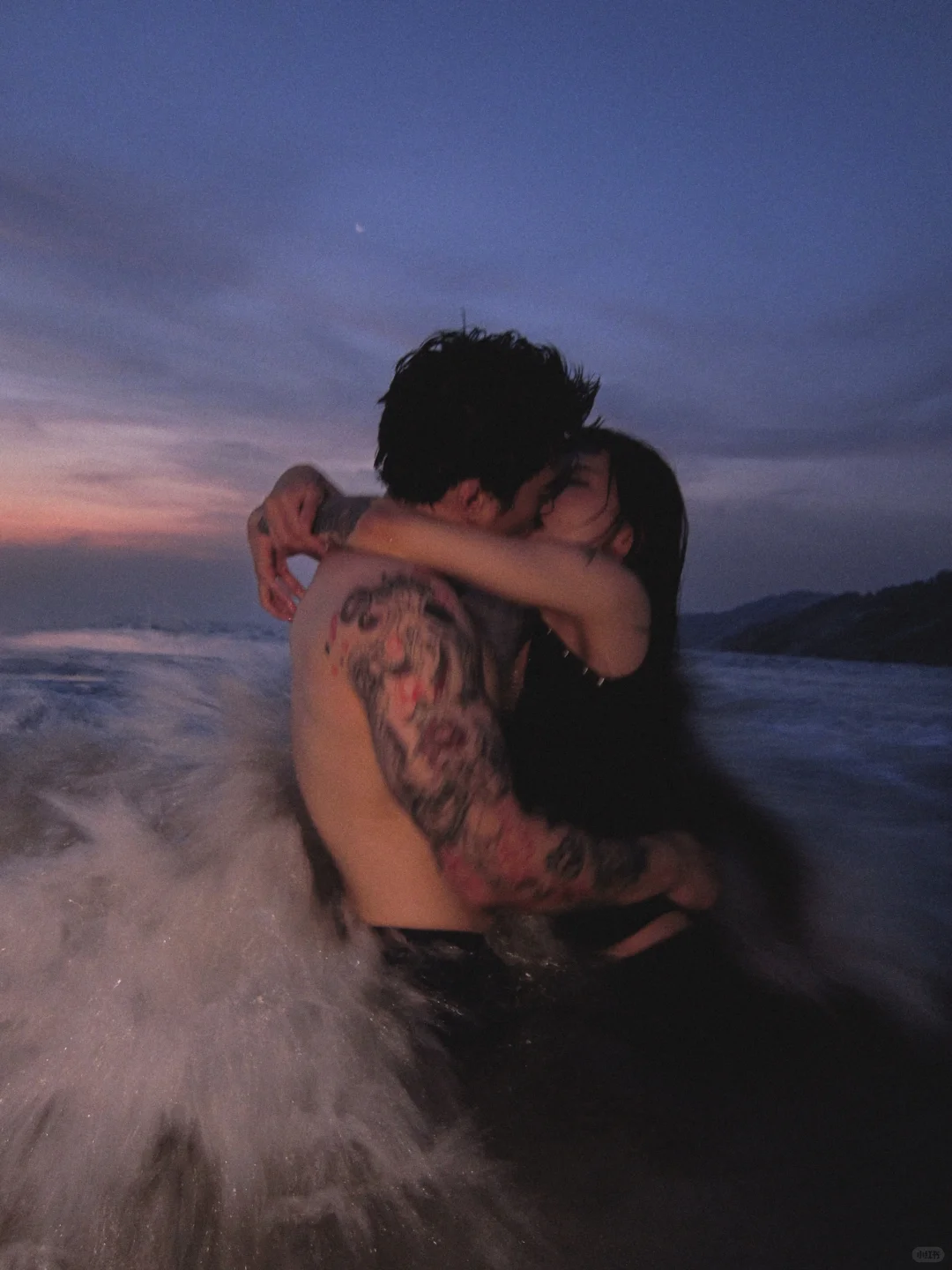 我们深入海里 打捞夏天