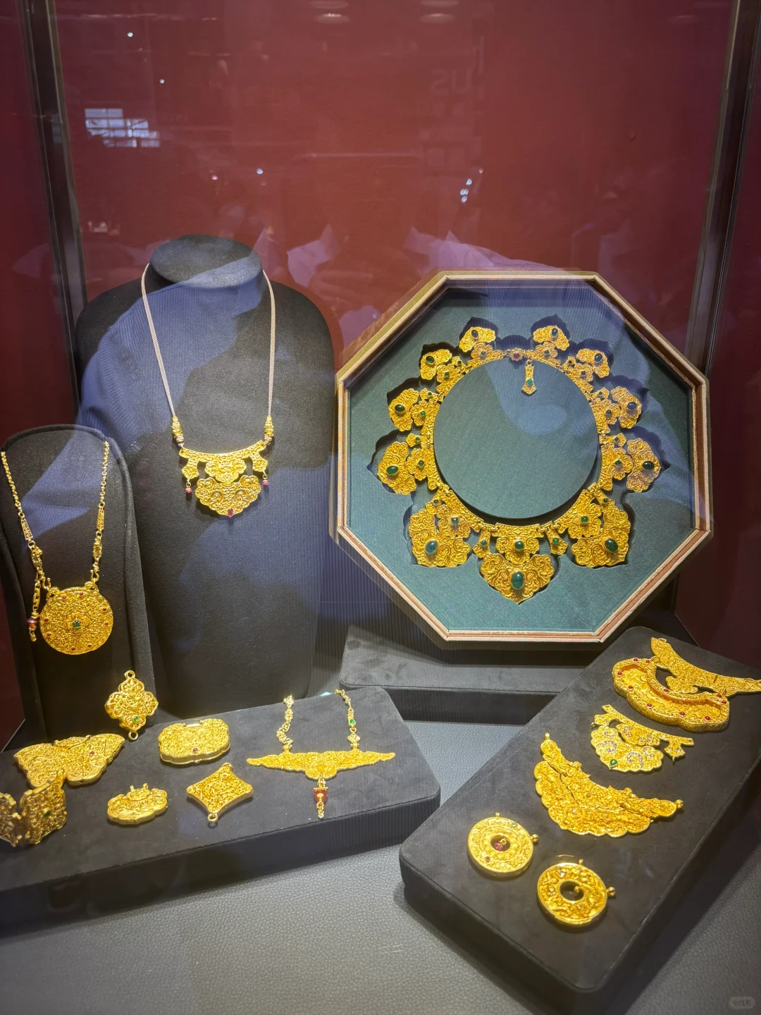 25年珠宝展品牌就赛菲尔，行业不景气具象化