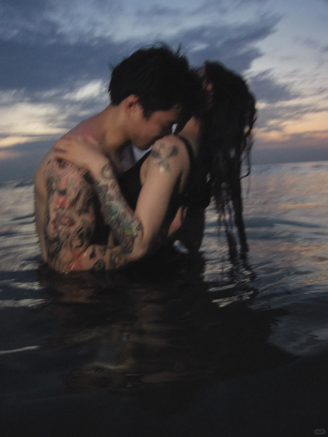 我们深入海里 打捞夏天