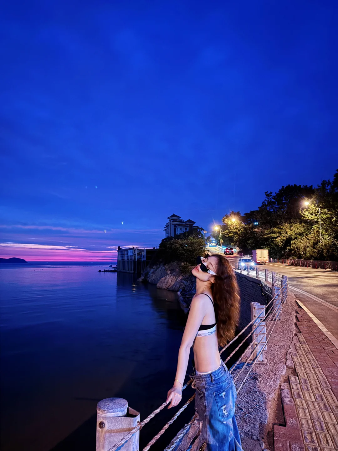 在海边?CK➕牛仔裤穿搭｜舒服松弛又出片?