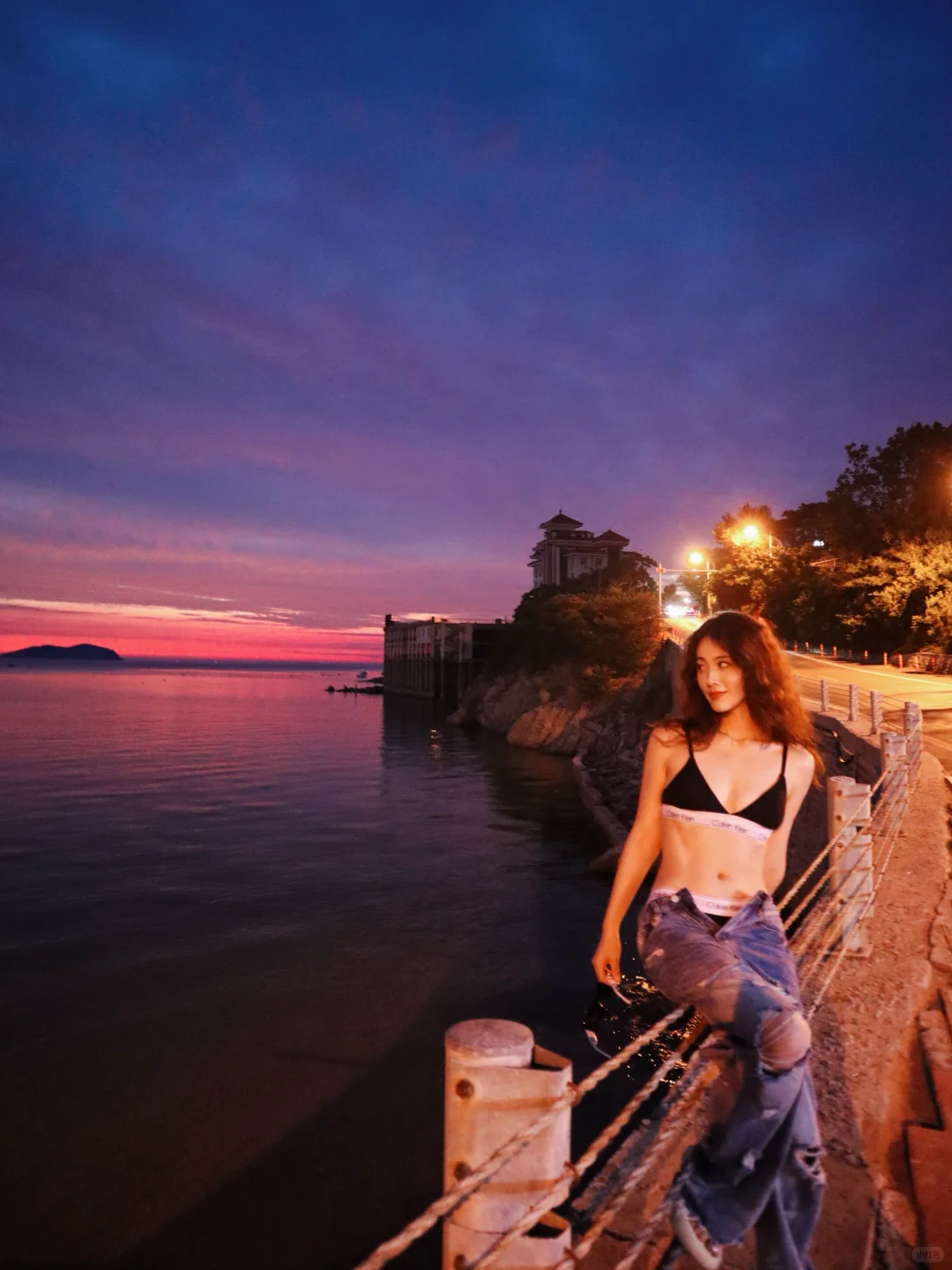 在海边?CK➕牛仔裤穿搭｜舒服松弛又出片?