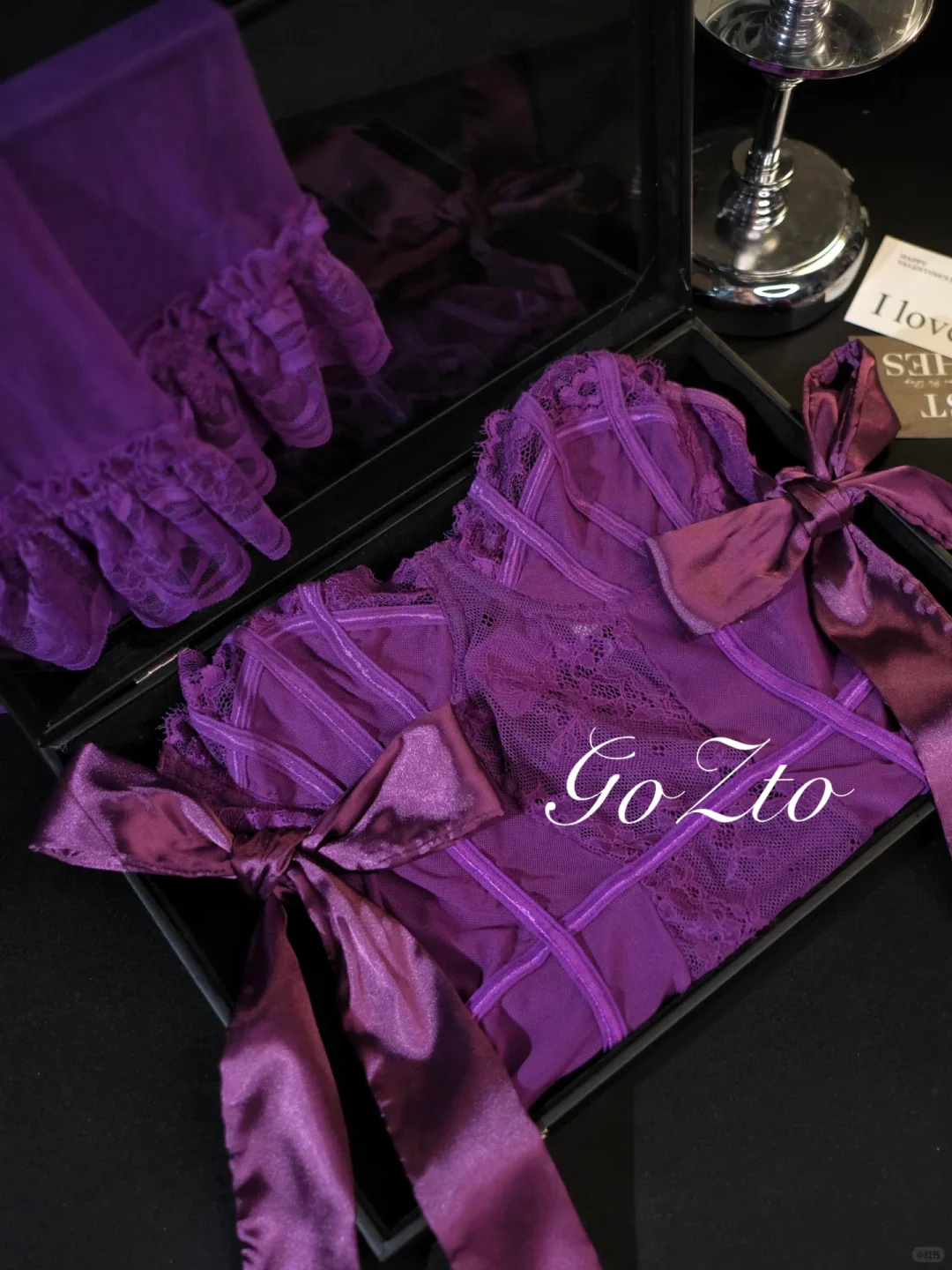 高级性感的紫色蕾丝连体衣，自带撩人buff?