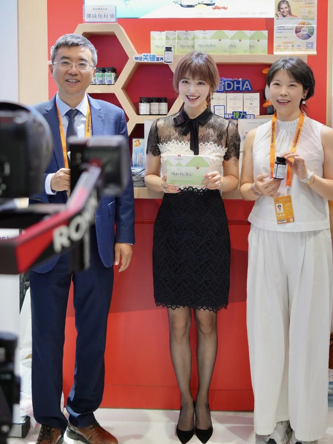 逆龄少女打卡北京服贸会｜ROMEGA给我底气