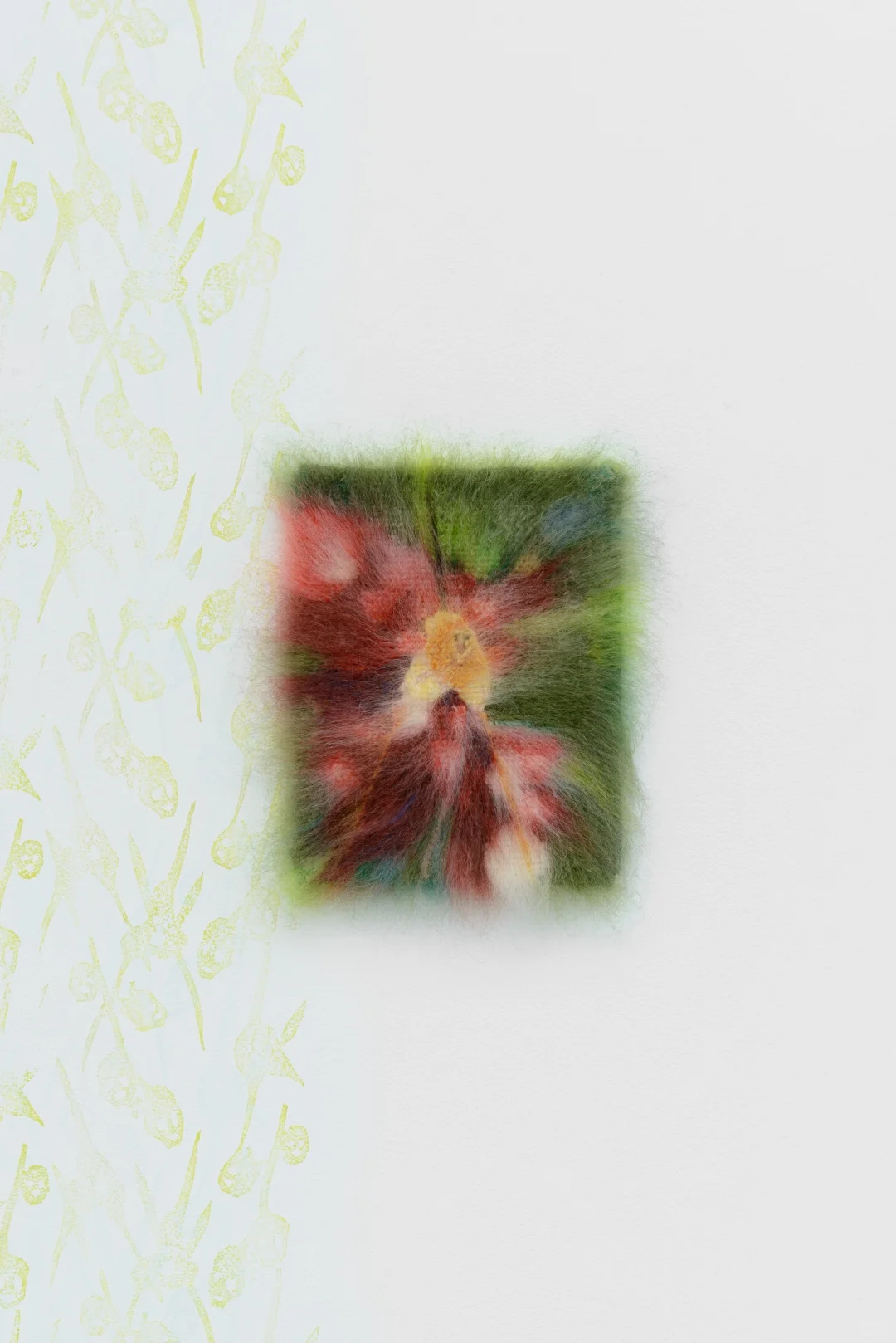 巴黎画廊的奇幻刺绣展：沉浸自然与寓言世界