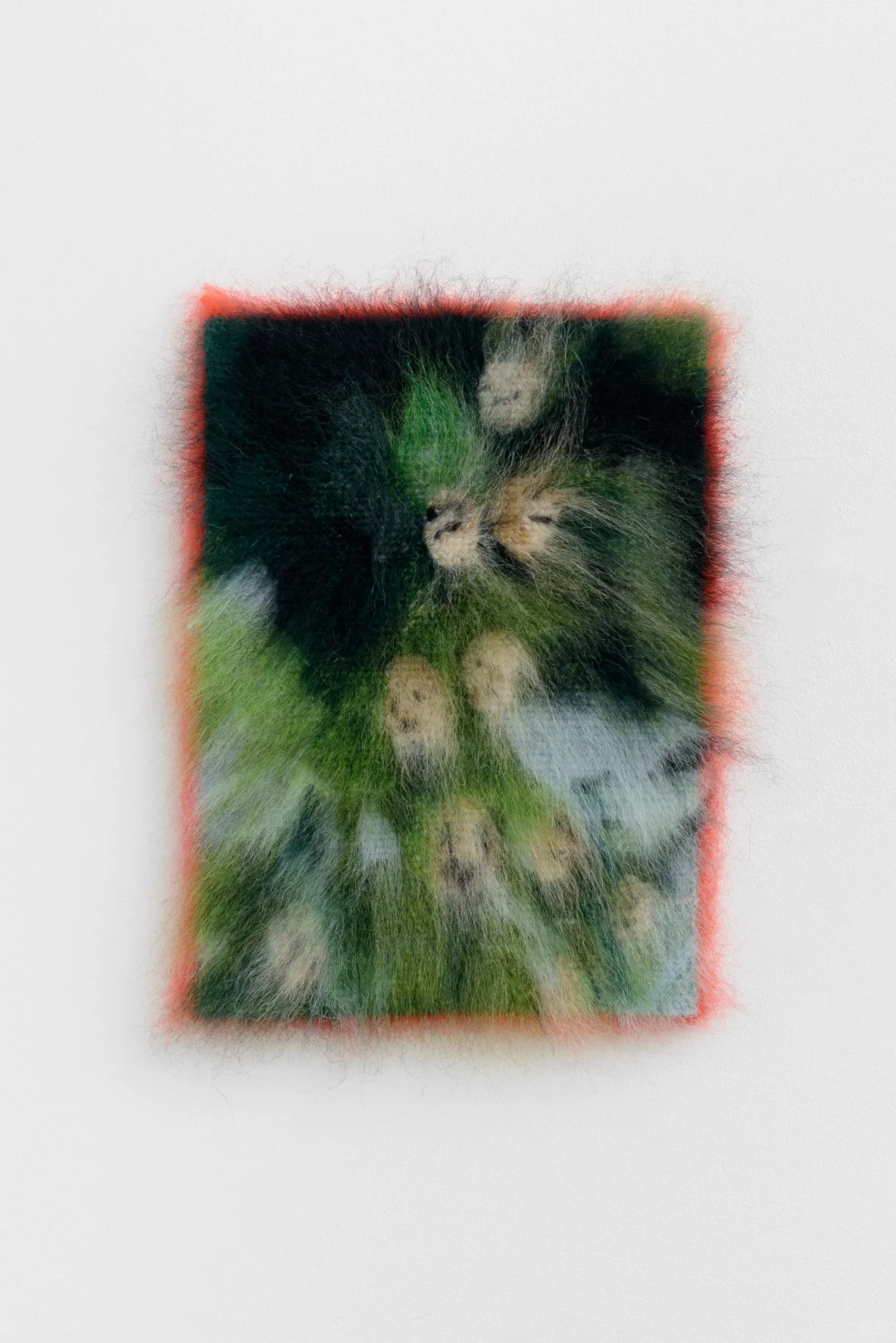 巴黎画廊的奇幻刺绣展：沉浸自然与寓言世界