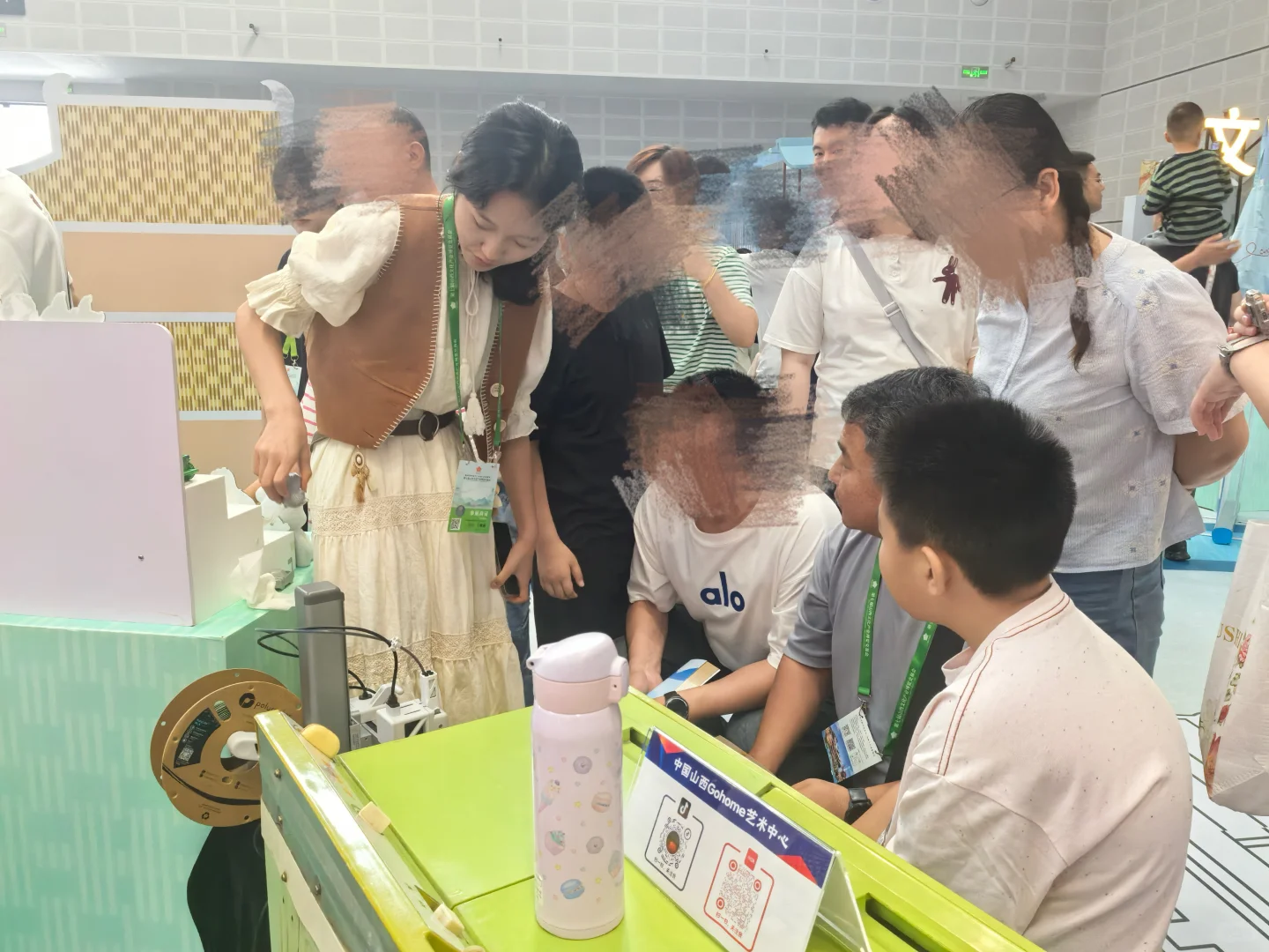 00后在校大学生勇闯文博会