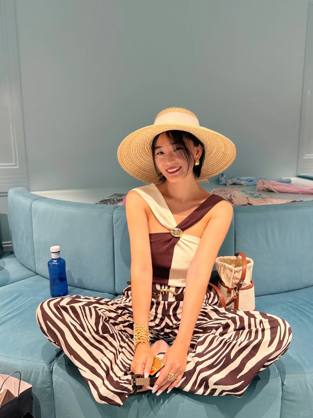 ?? 这么热的天 尝试不穿内衣逛街