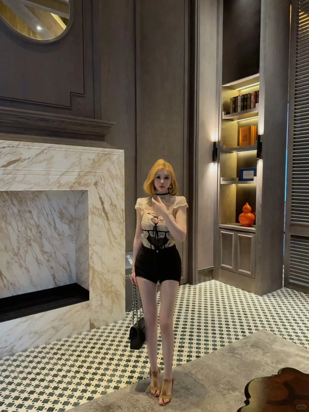 「轻熟女」一件很贴名字的蕾丝打底