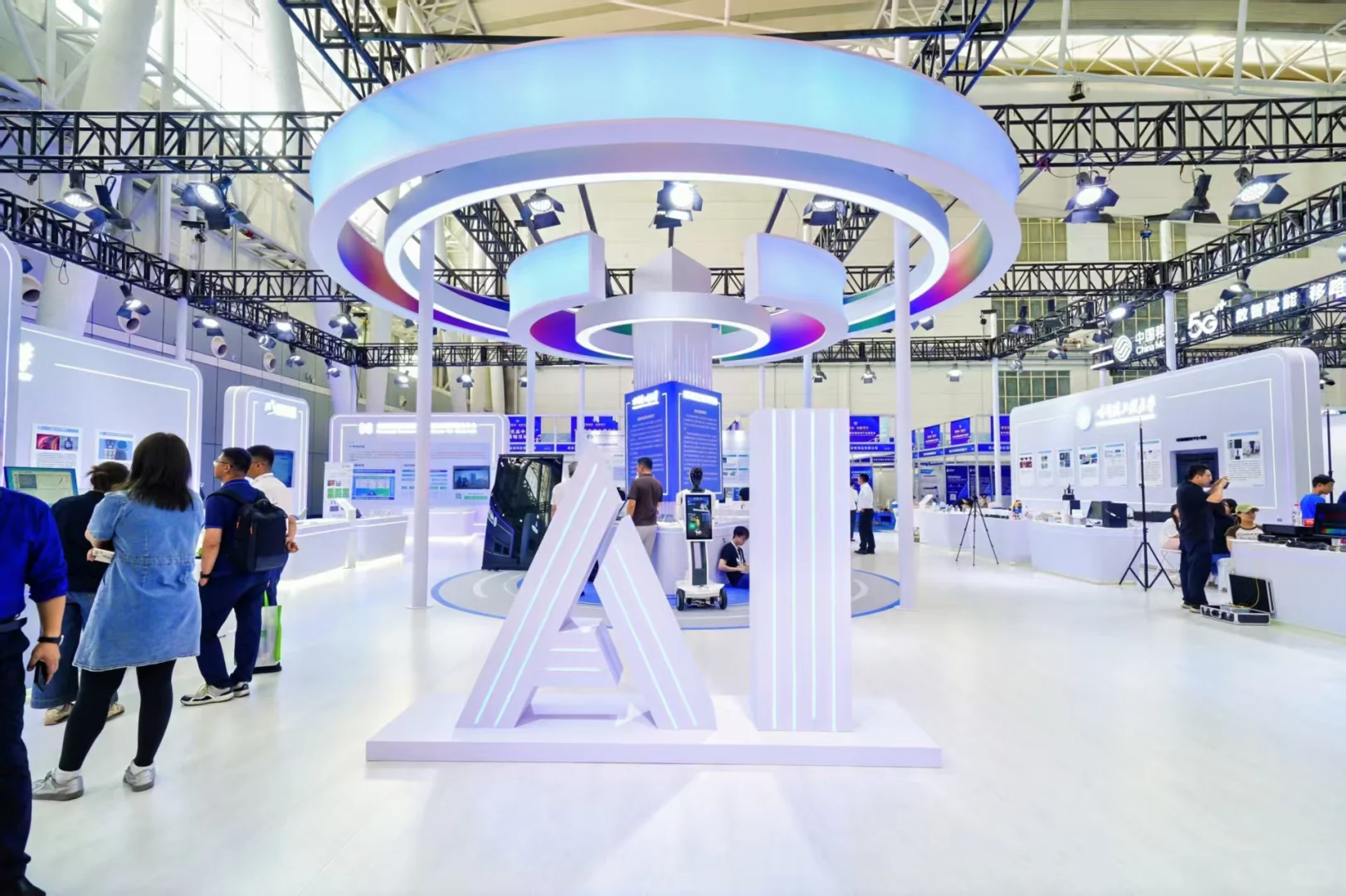 哈工大成果亮相中国国际新材料产业博览会！