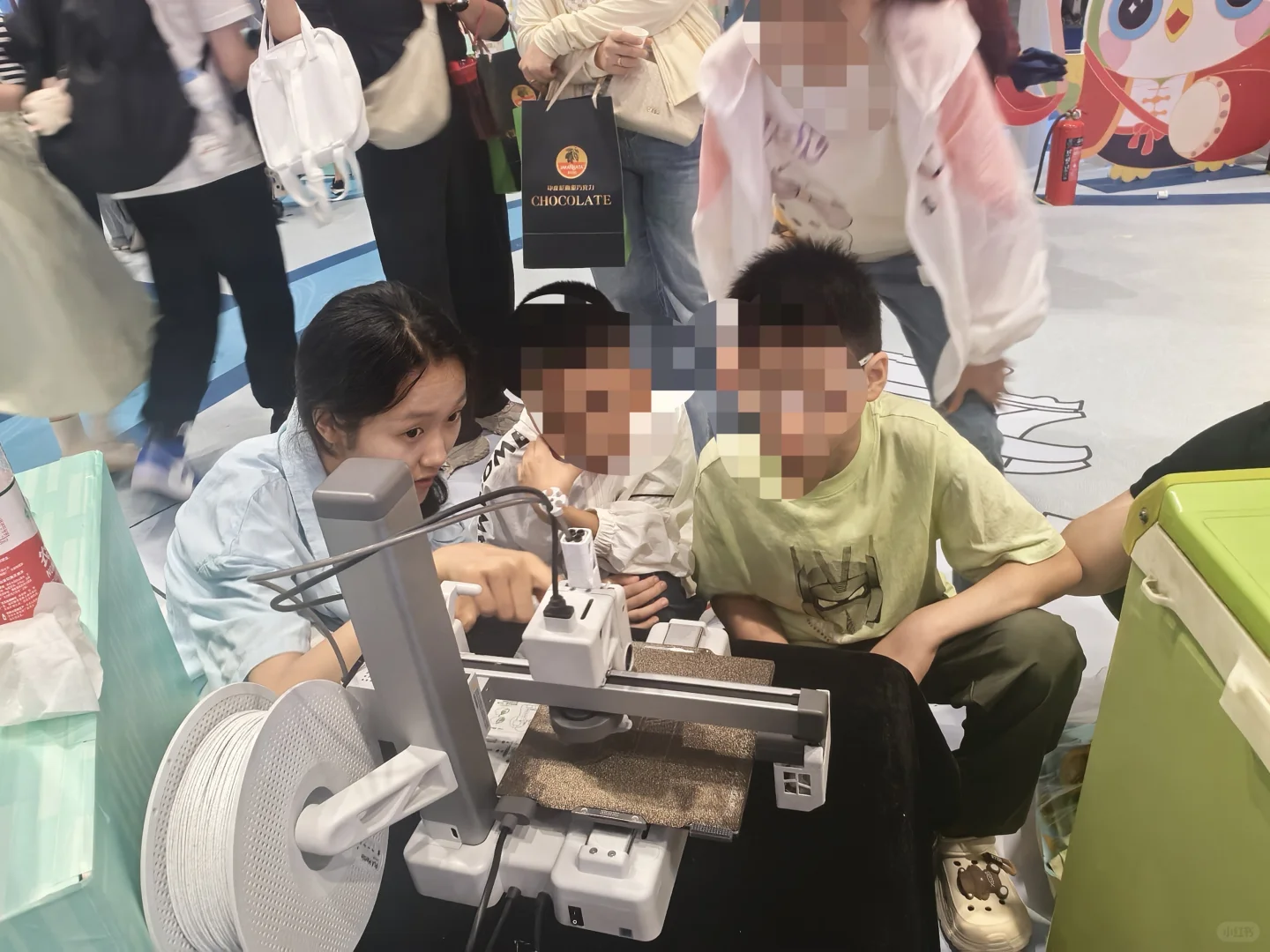 00后在校大学生勇闯文博会