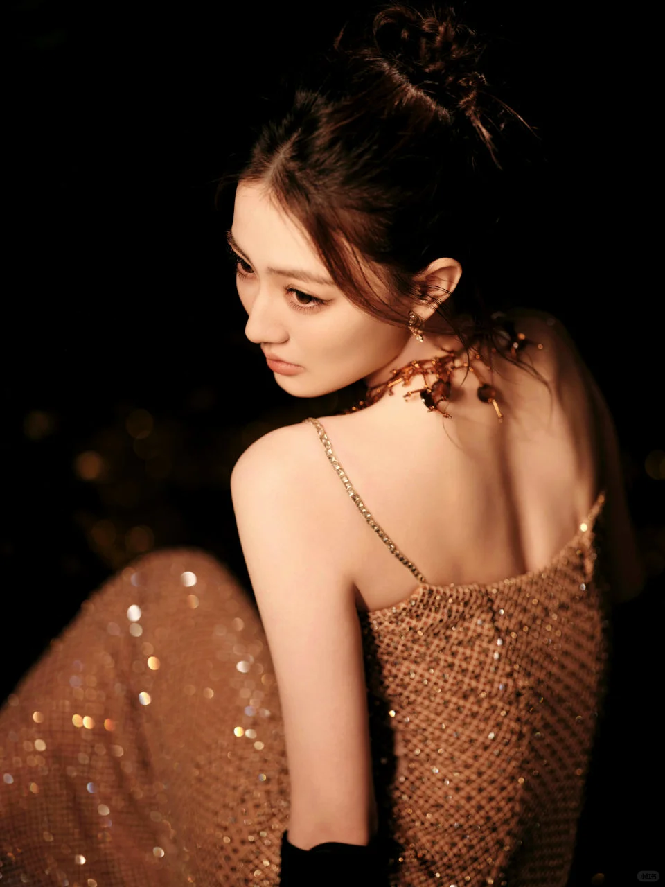 徐璐 金色吊带 性感曲线