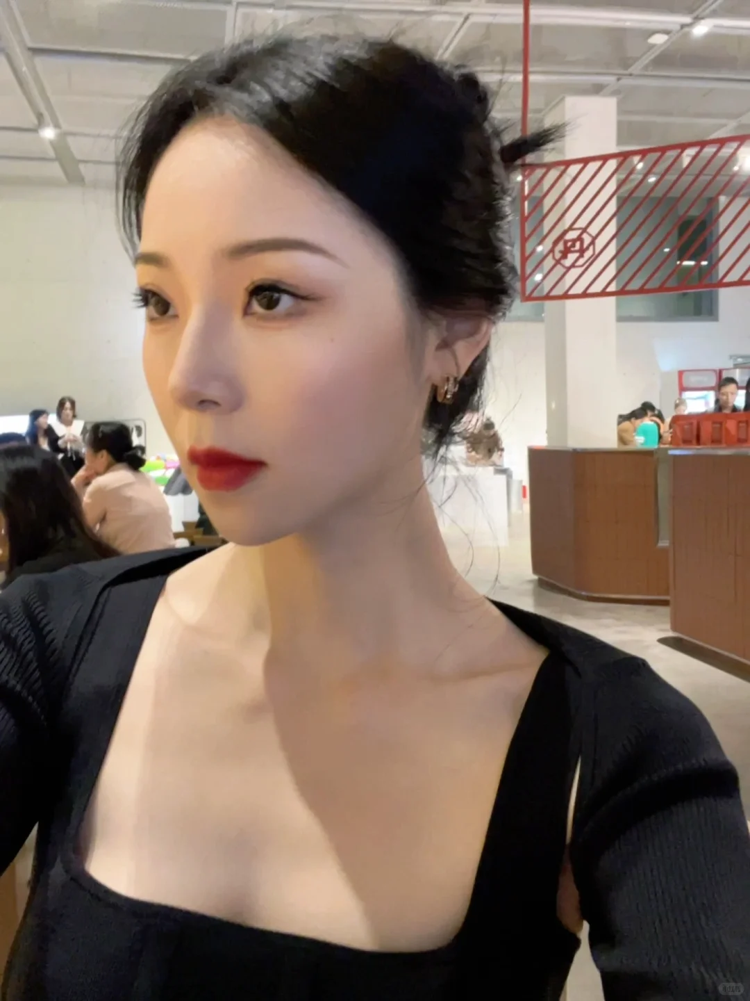 黑发红唇又御又欲～