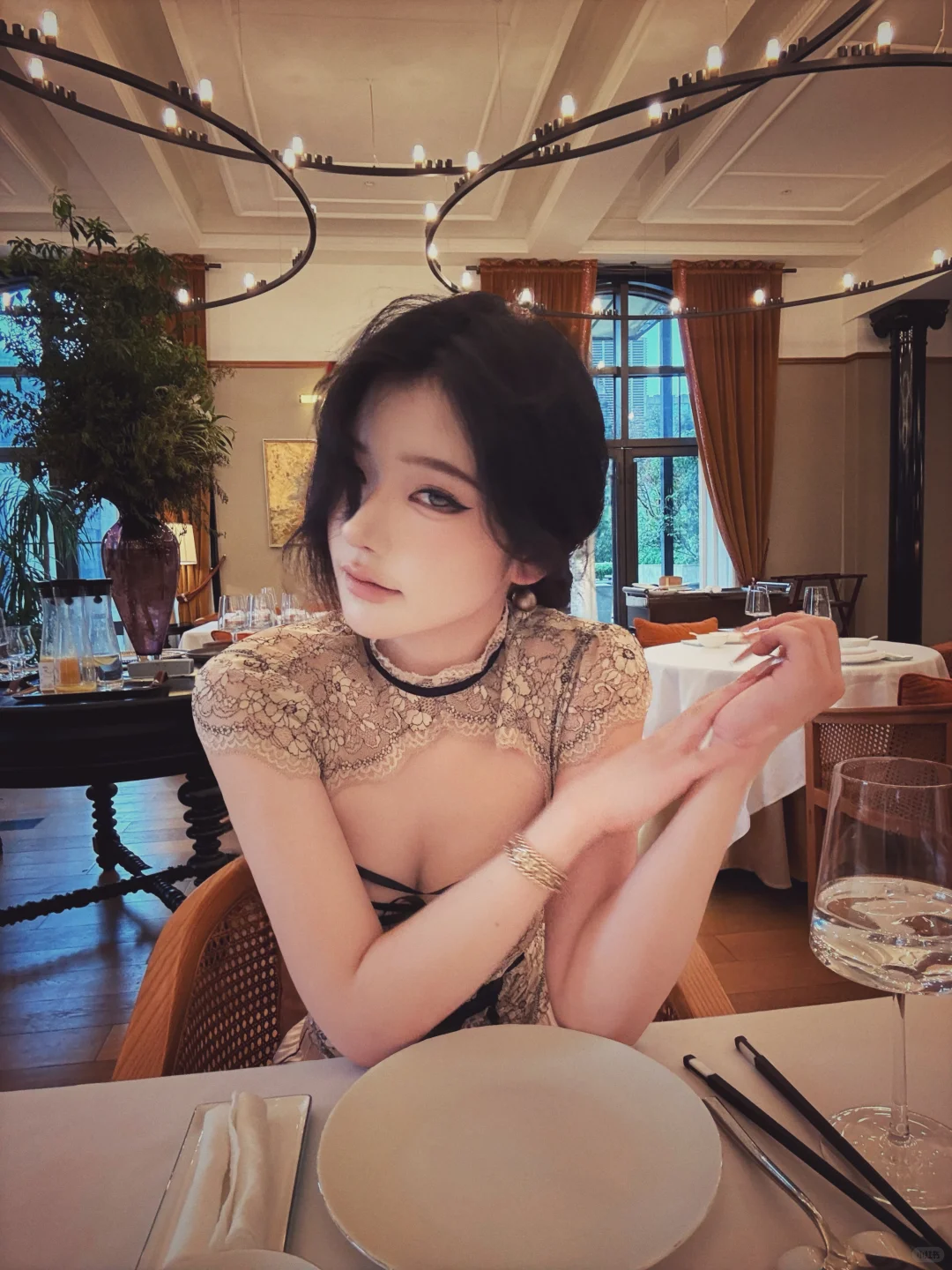 「轻熟女」一件很贴名字的蕾丝打底