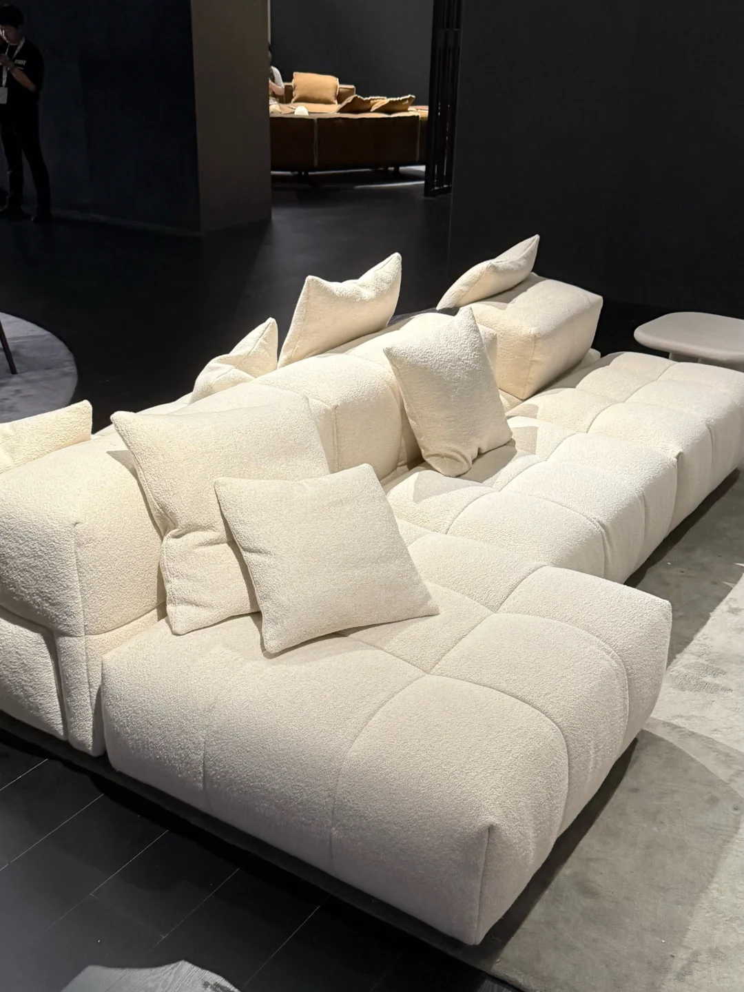 今年的上海家具展 emmm…