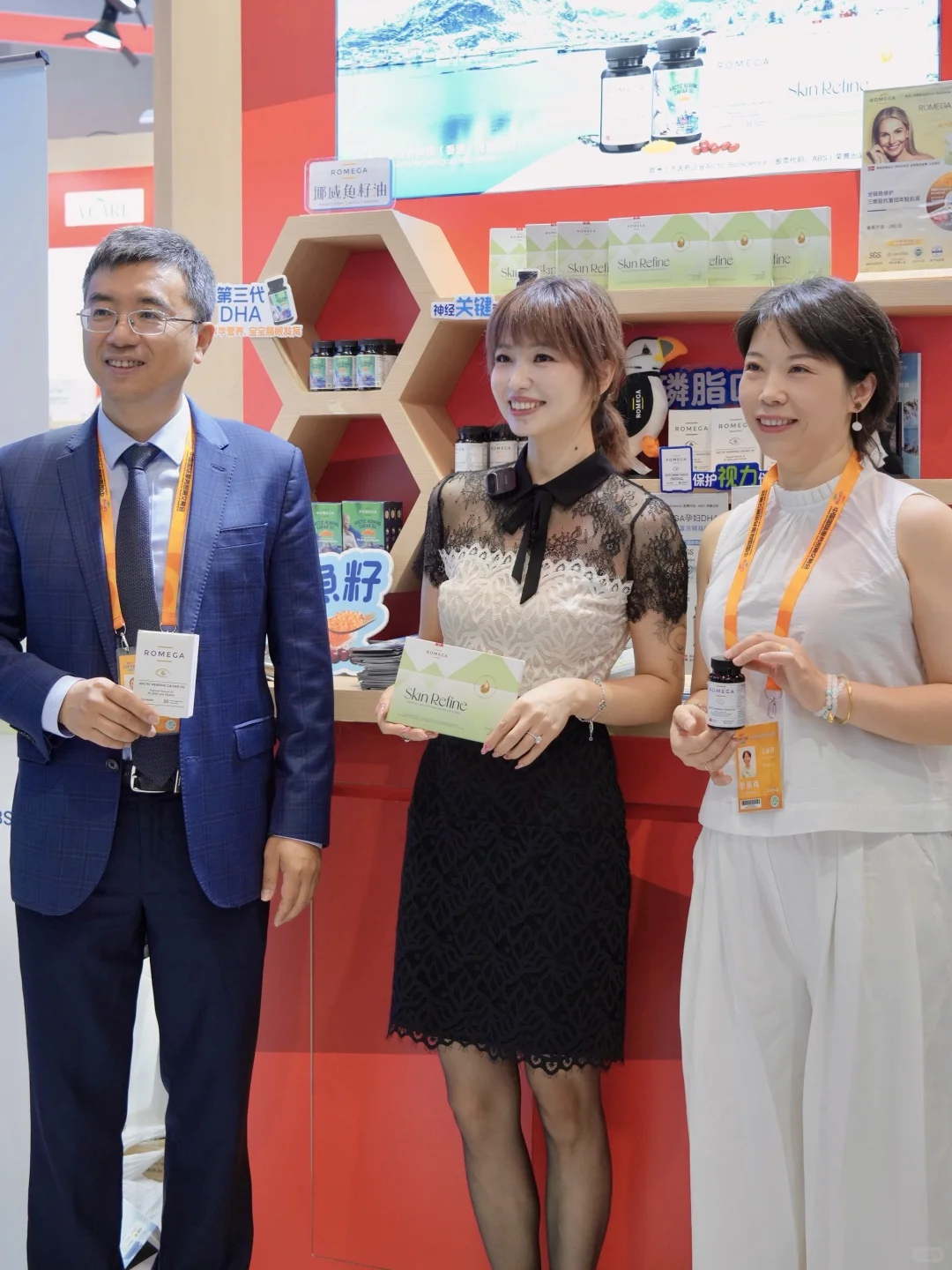 逆龄少女打卡北京服贸会｜ROMEGA给我底气