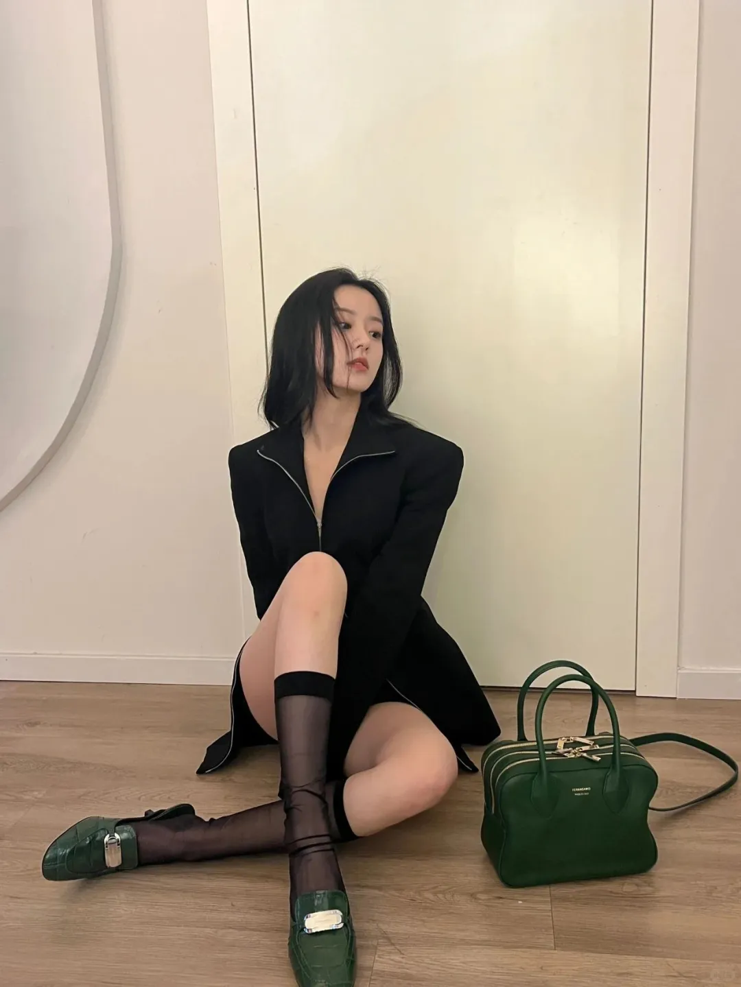 包上恩穿黑丝，性感加倍，妩媚诱惑又撩人