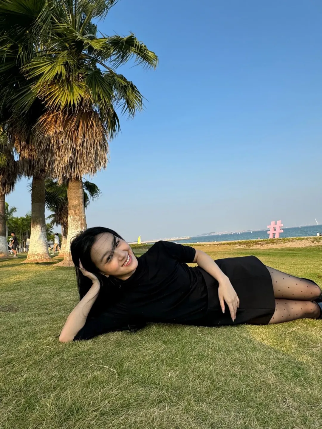 包上恩穿黑丝，性感加倍，妩媚诱惑又撩人