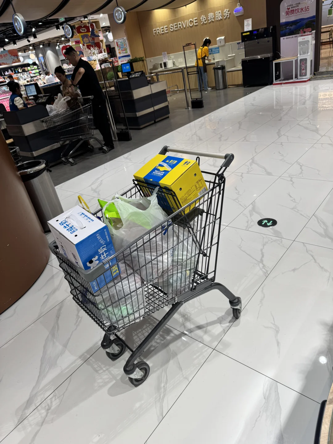 会展吾悦览鸟超市