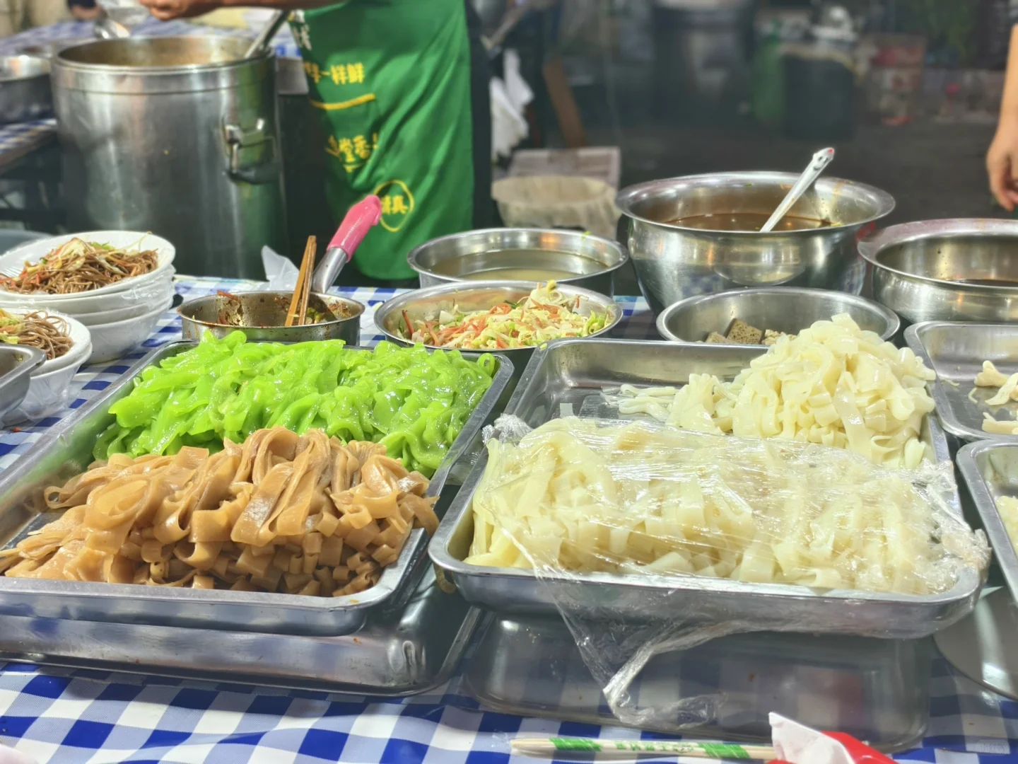 交流会逛吃逛吃