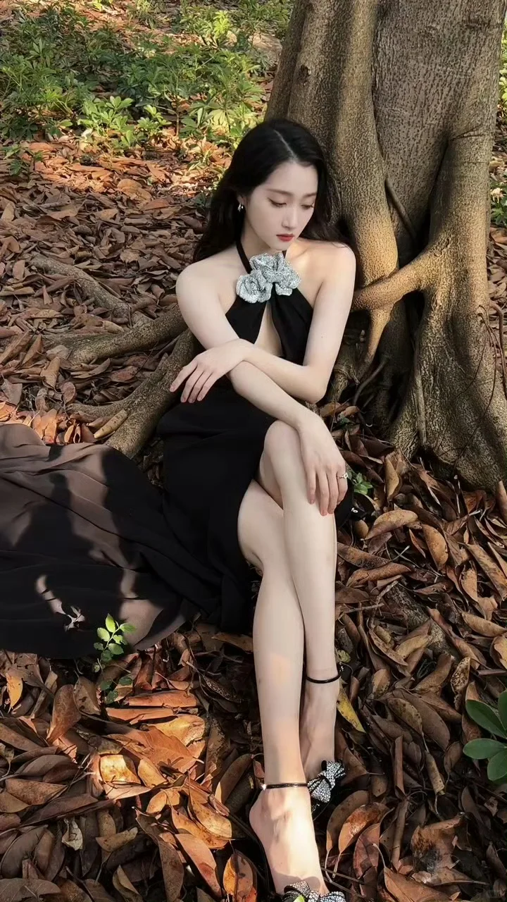 关晓彤 开衩及腰 腿长两米