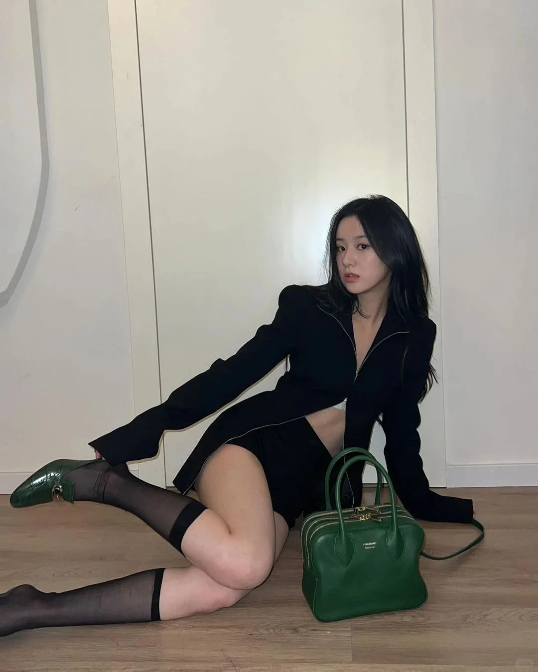 包上恩穿黑丝，性感加倍，妩媚诱惑又撩人