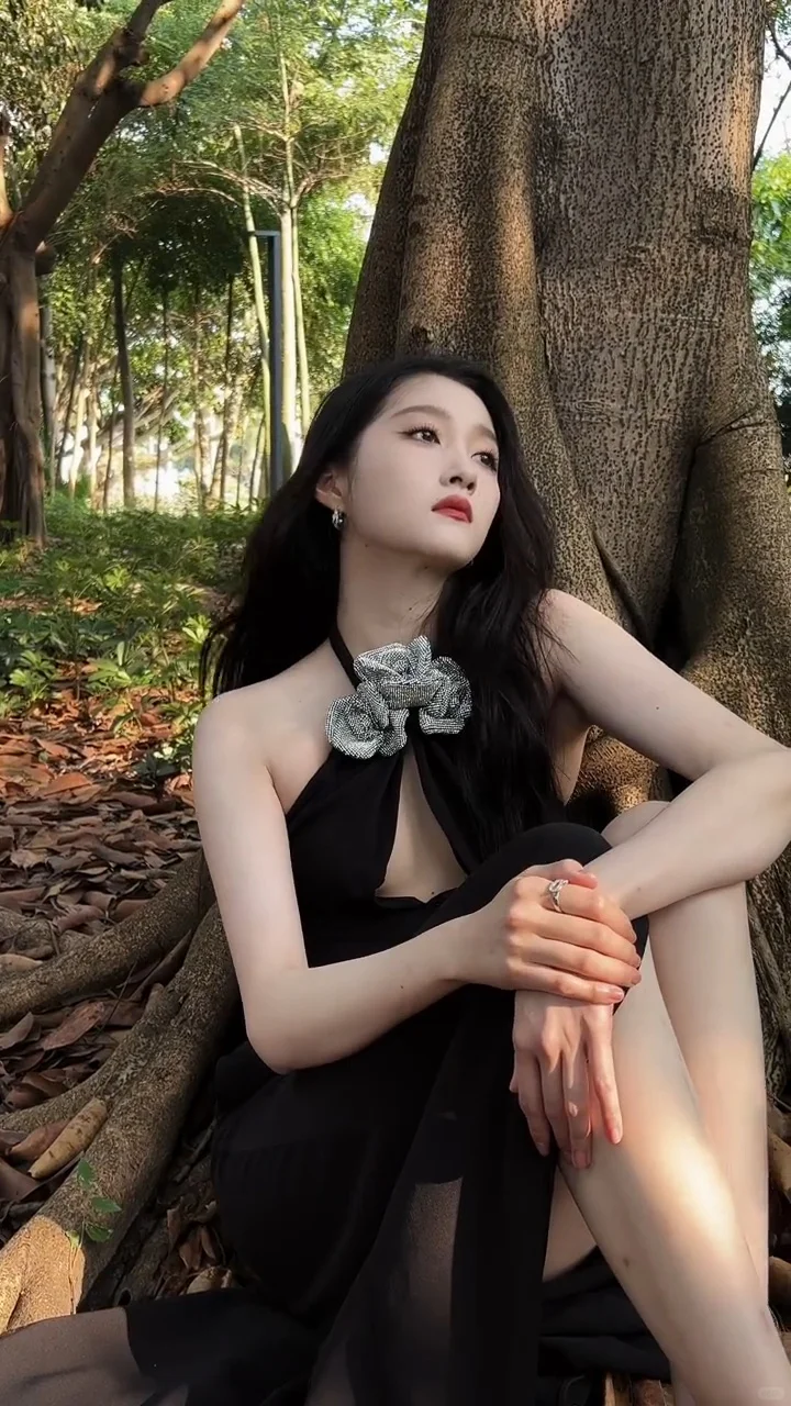 关晓彤 开衩及腰 腿长两米