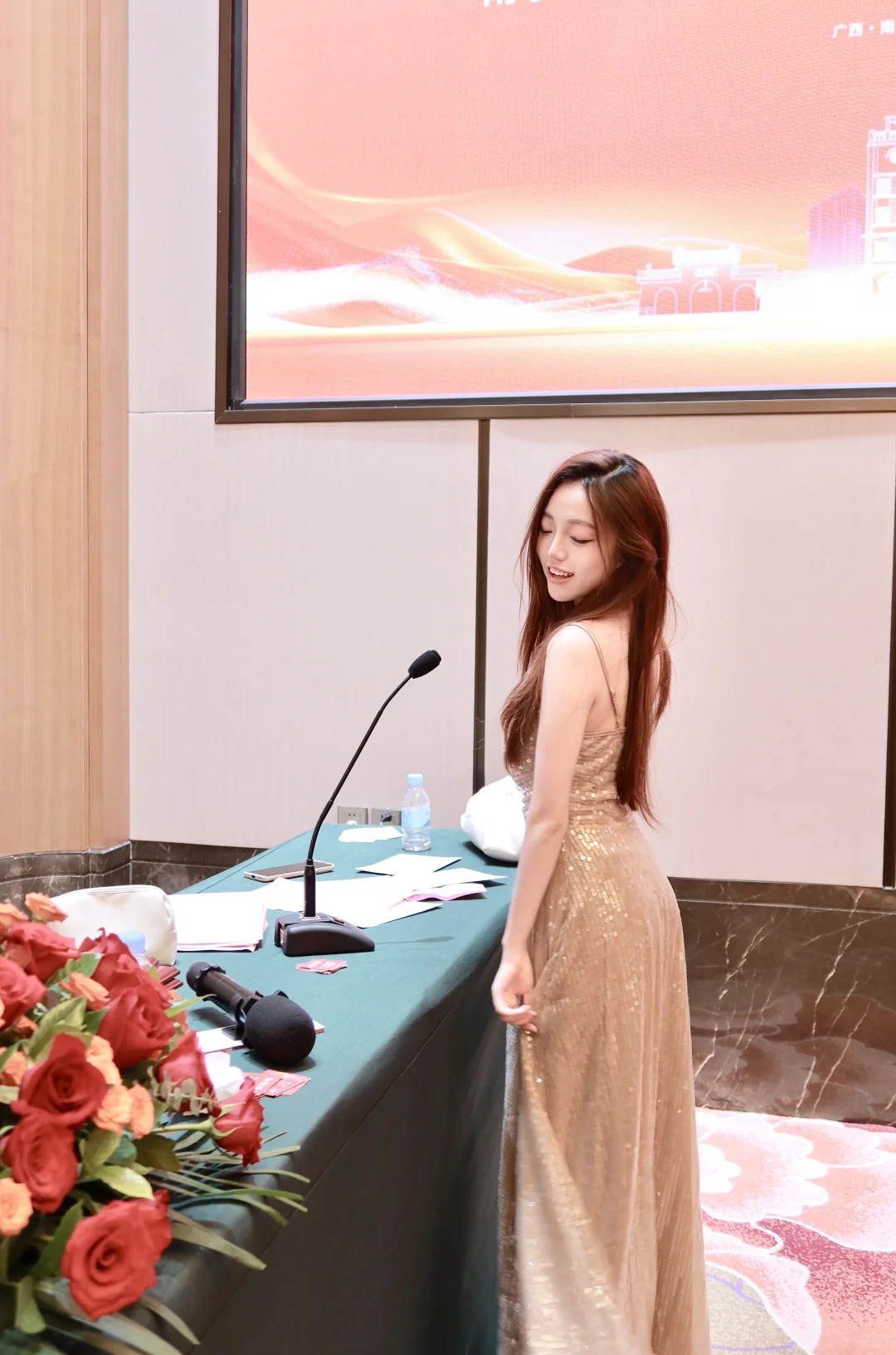 南宁演绎女歌手?招商会篇 重要场合的仪式