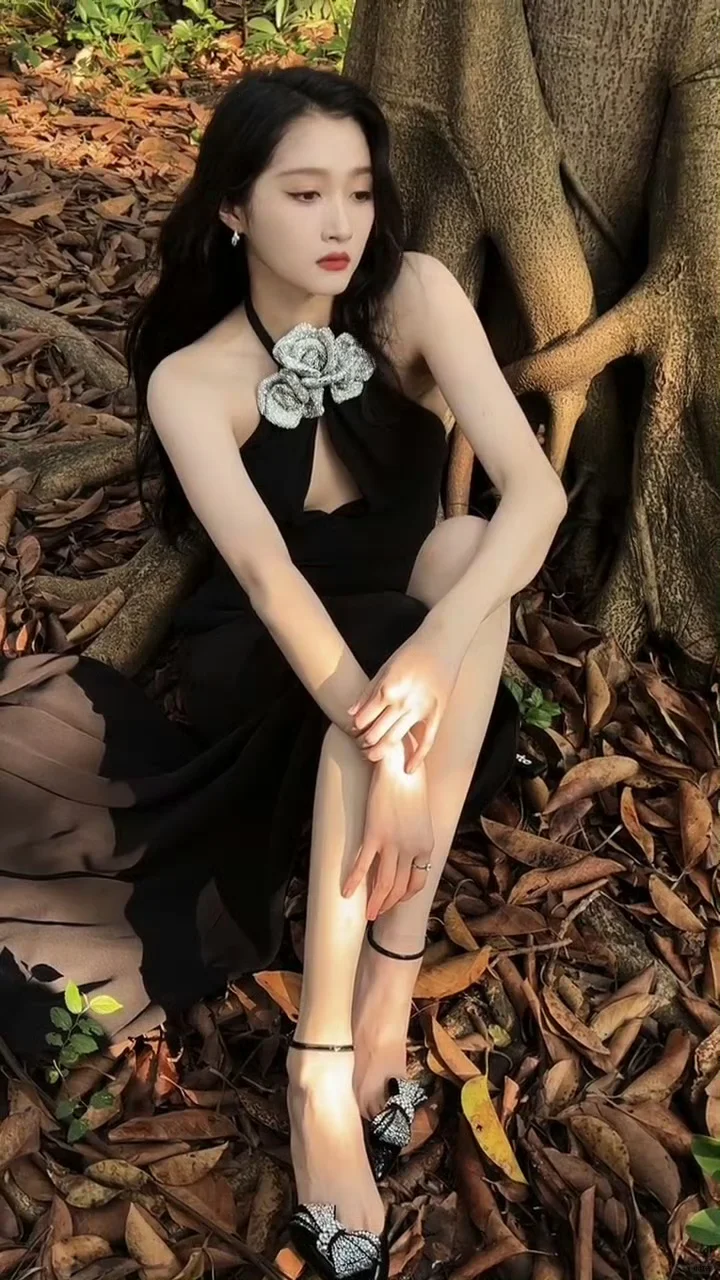 关晓彤 开衩及腰 腿长两米