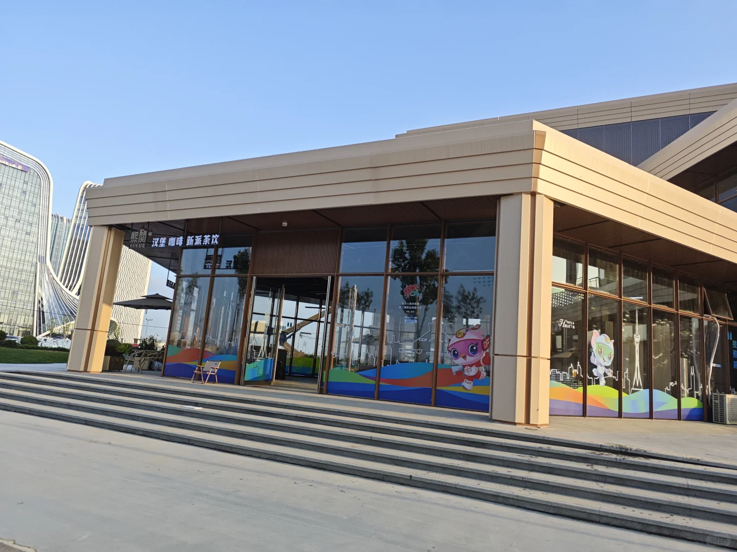 漫展前瞻港区的前后对比