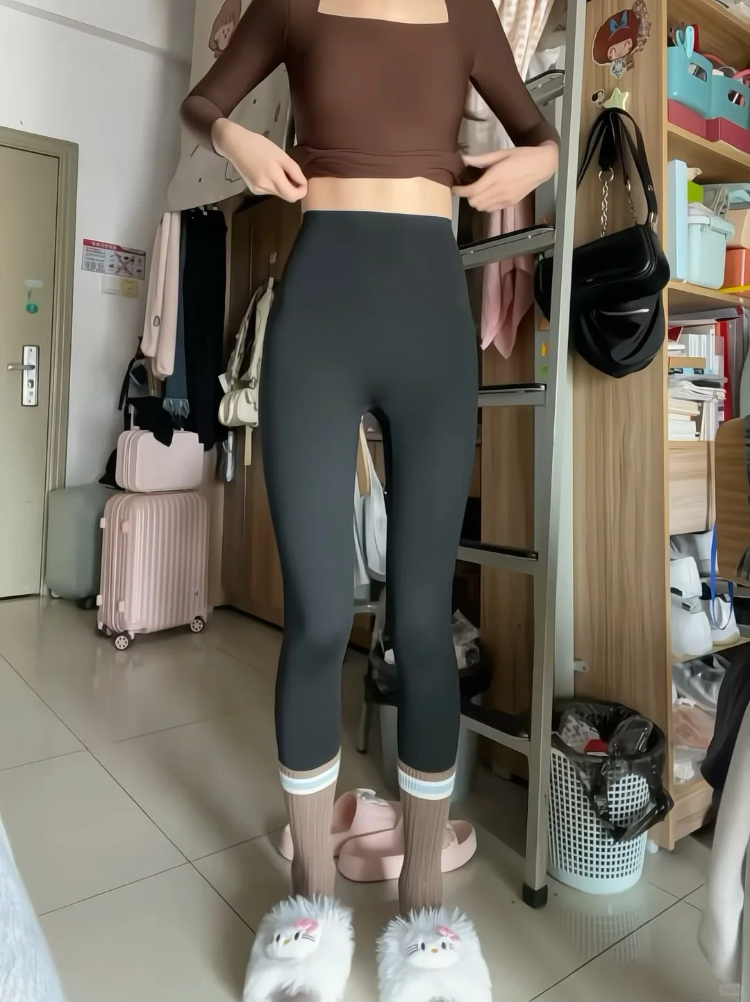 女大学生怎么穿鲨鱼裤才不尴尬？？