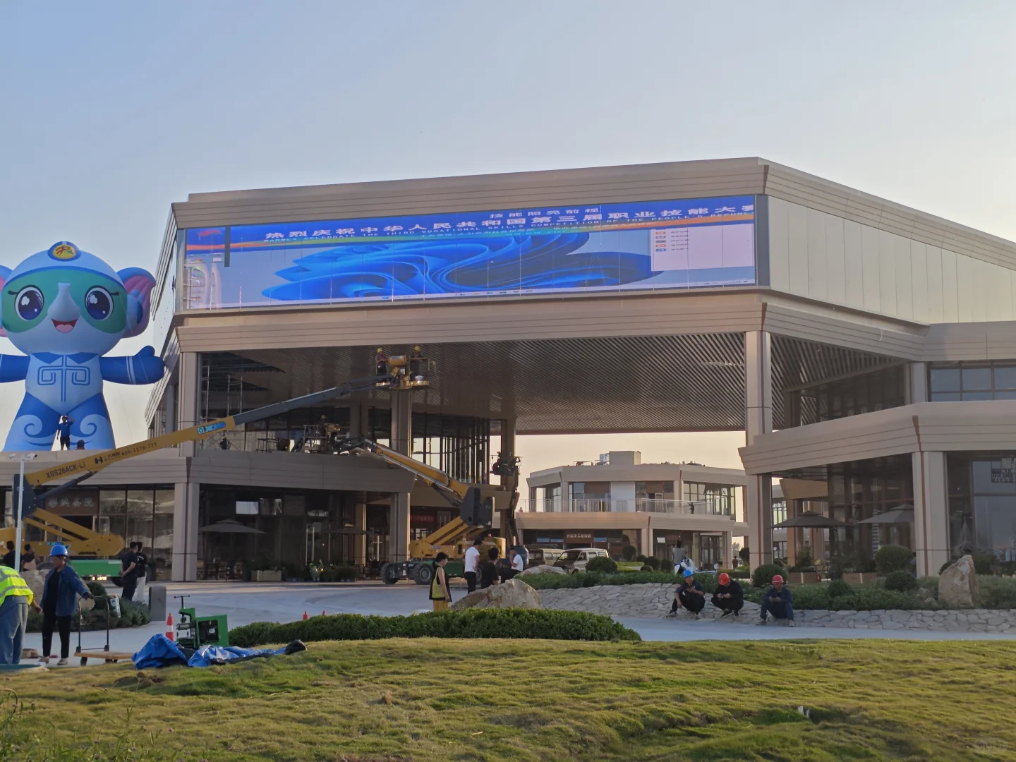 漫展前瞻港区的前后对比