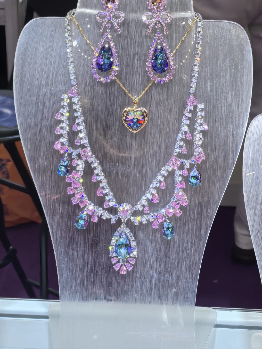 真的要冲了！深圳国际珠宝展开幕日