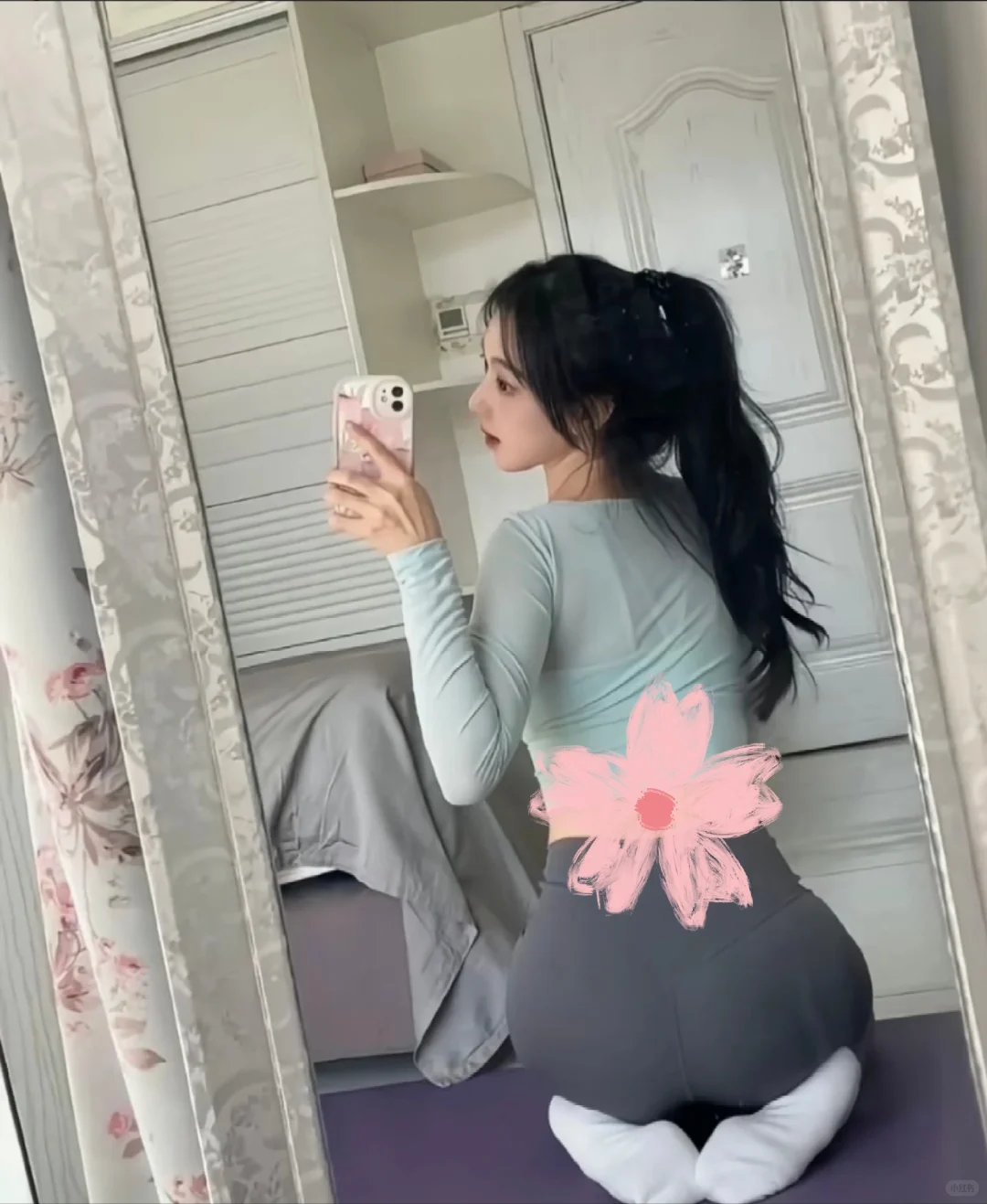 啊啊啊，救大命，瑜伽裤和白袜子好配啊