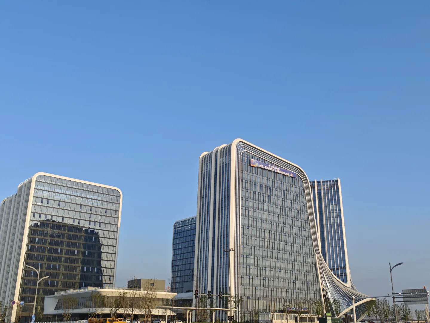 漫展前瞻港区的前后对比