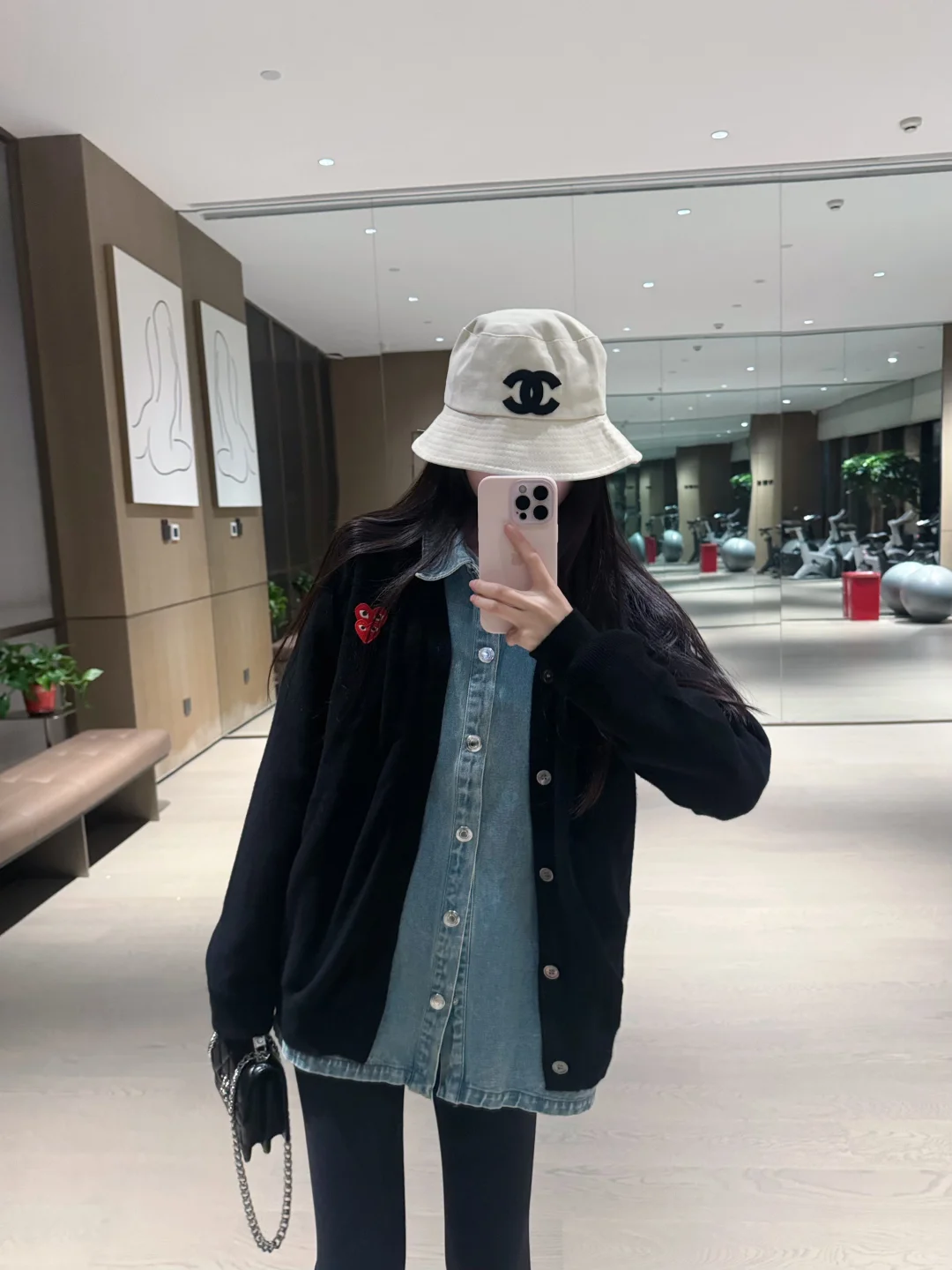 我爱牛仔衬衫外套➕瑜伽裤也太显瘦了吧！