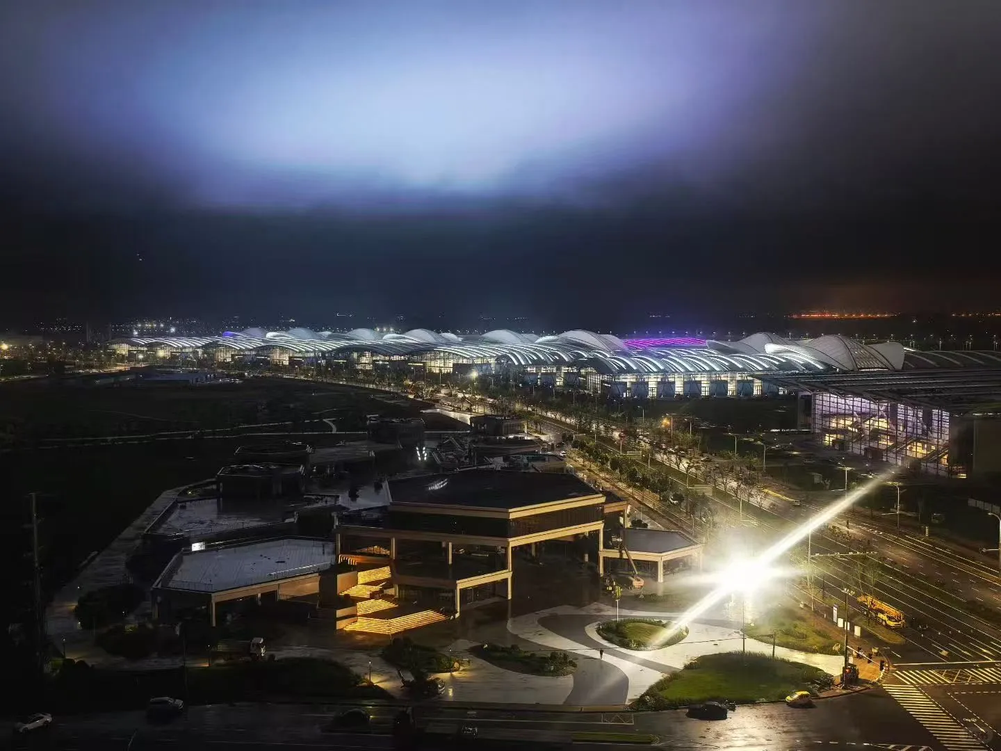 漫展前瞻港区的前后对比