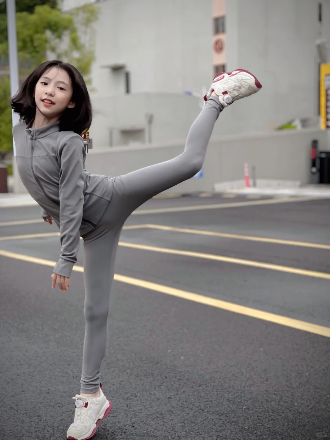 这裤子超绝的......