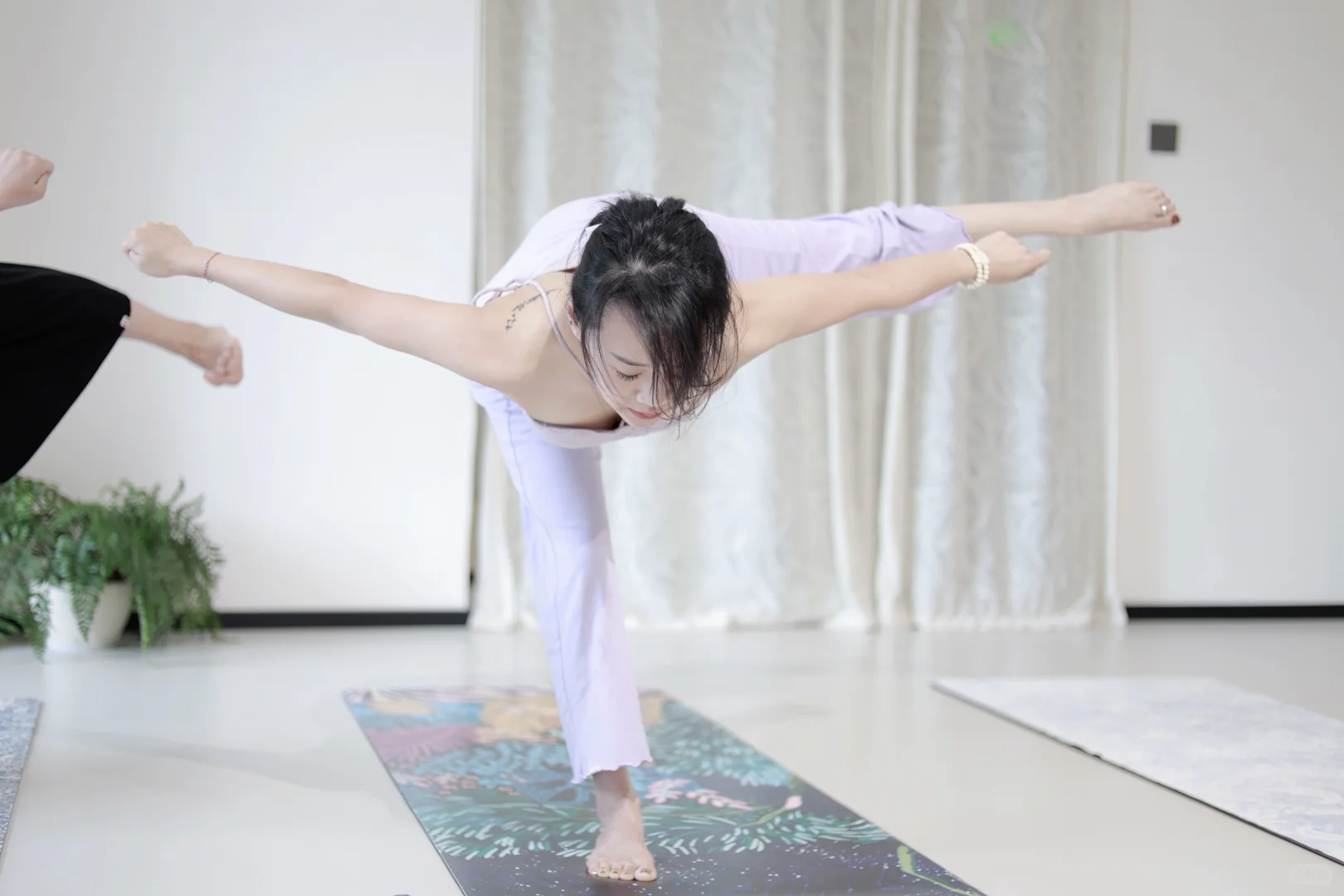 今日话题：浅浅的少妇感?