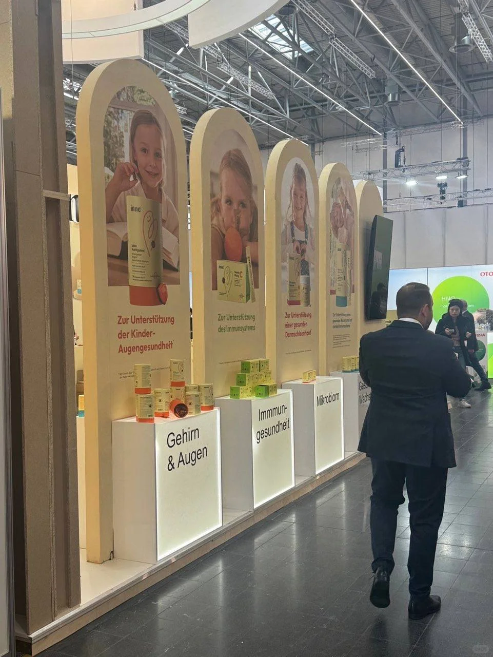 2小时速通德国医药展! 看到inne和双心了
