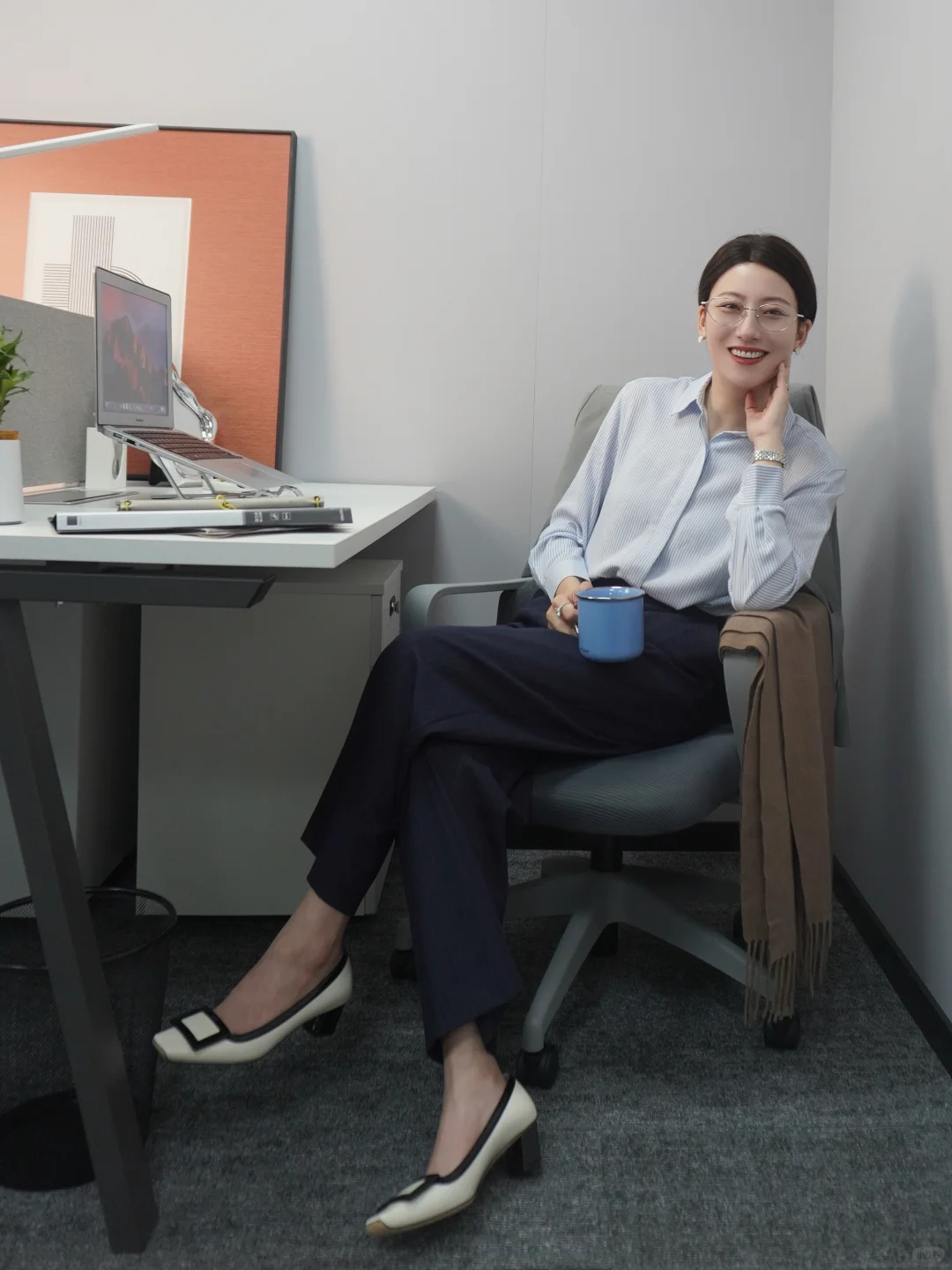 42岁｜通勤穿搭✨上班补妆被抓包了