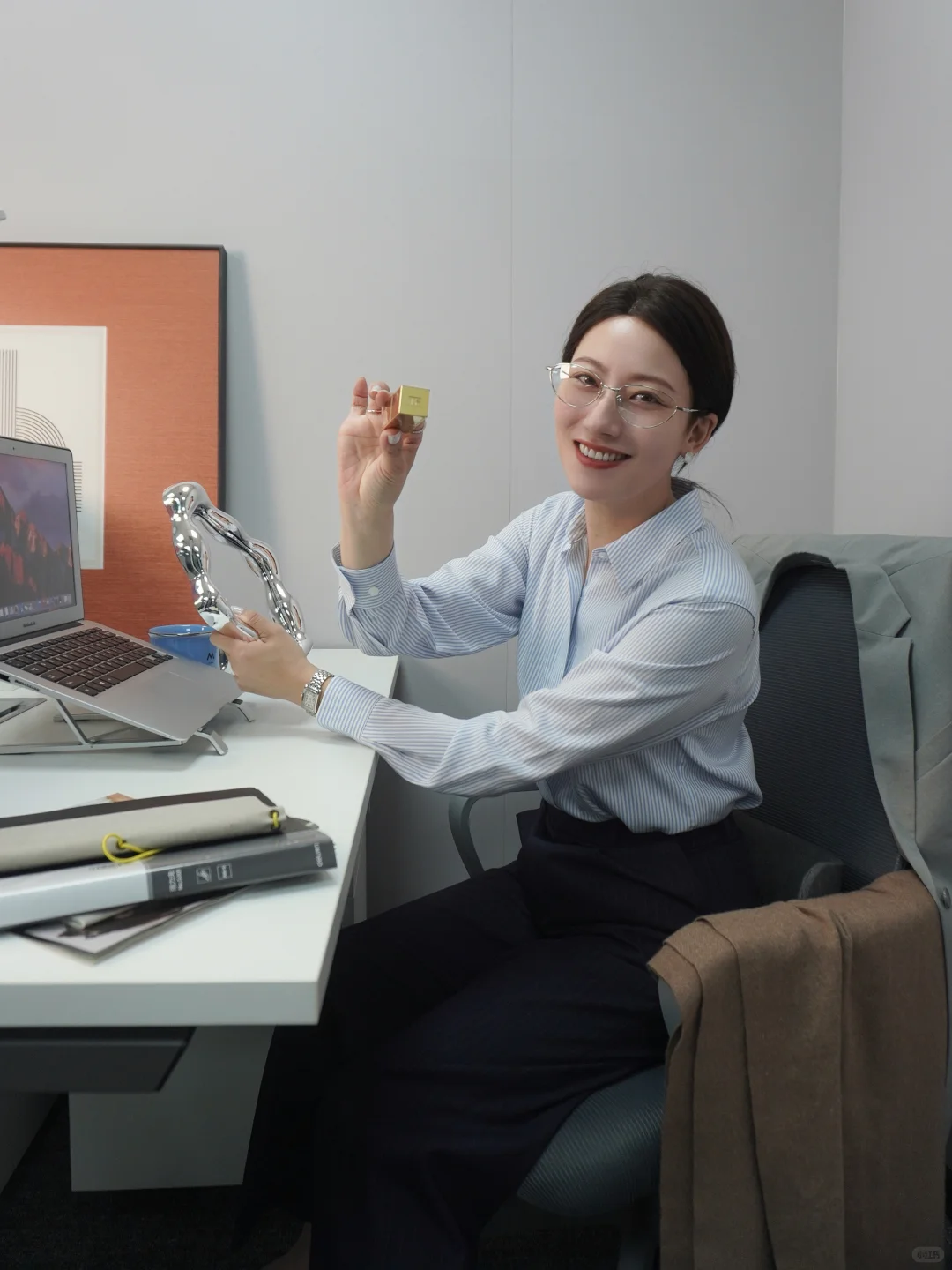 42岁｜通勤穿搭✨上班补妆被抓包了