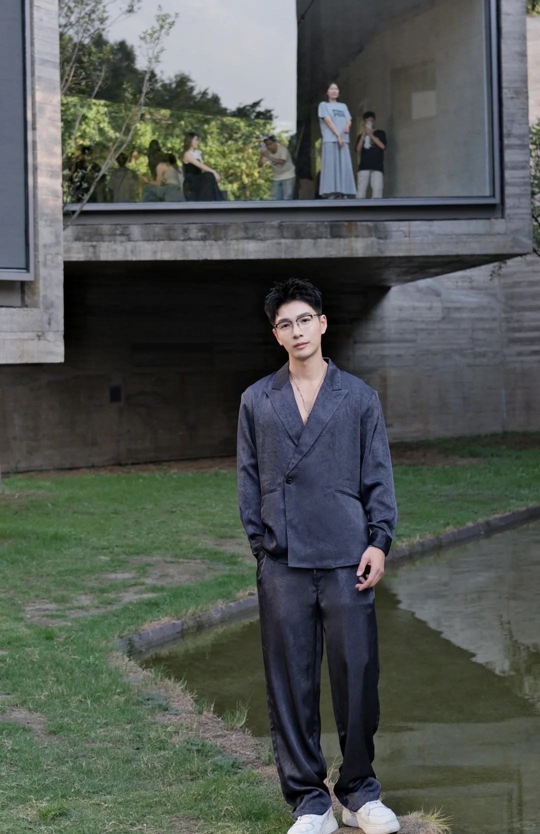 看展被误认为艺术展特邀嘉宾